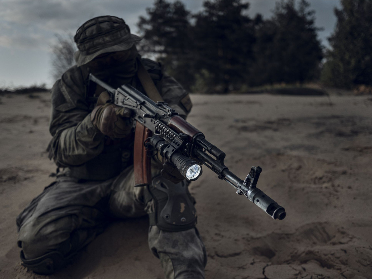 Fotografia: Montáž na picatinny lištu Armytek AWM-06