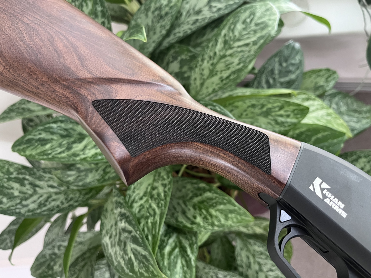 Fotografia: Khan Arms Matrix Wood Matte Black, kal. 12/76, hl. 76cm